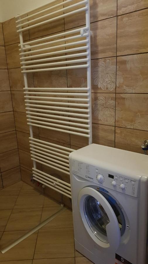 Lotti Apartman Kiskunhalas Eksteriør billede