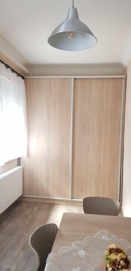 Lotti Apartman Kiskunhalas Eksteriør billede