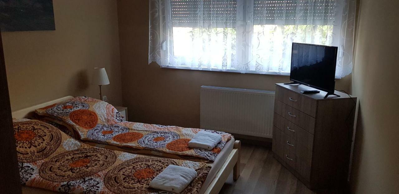 Lotti Apartman Kiskunhalas Eksteriør billede